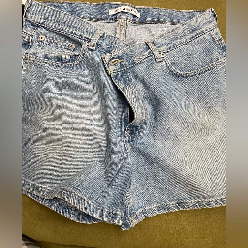 Vintage Tommy Hilfiger boyfriend shorts